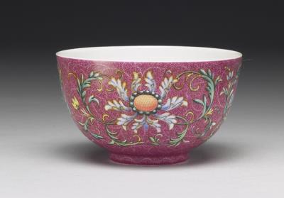 图片[2]-Teacup in yang-ts’ai enamels with incised red ground pattern of flower brocade 1742 (Ch’ien-lung reign)-China Archive